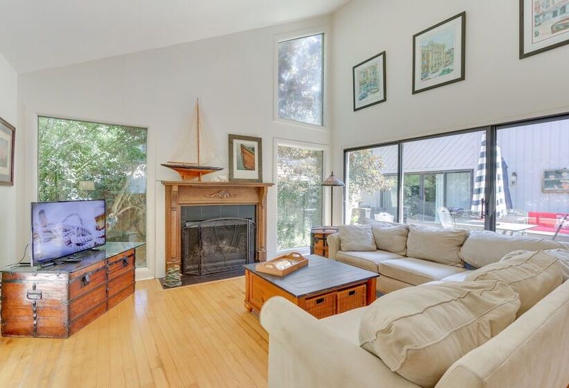 2 Mi To Beach: Hilton Head Home W/ Furnished Deck