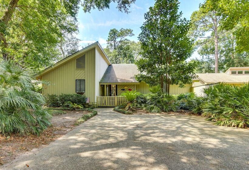 2 Mi To Beach: Hilton Head Home W/ Furnished Deck