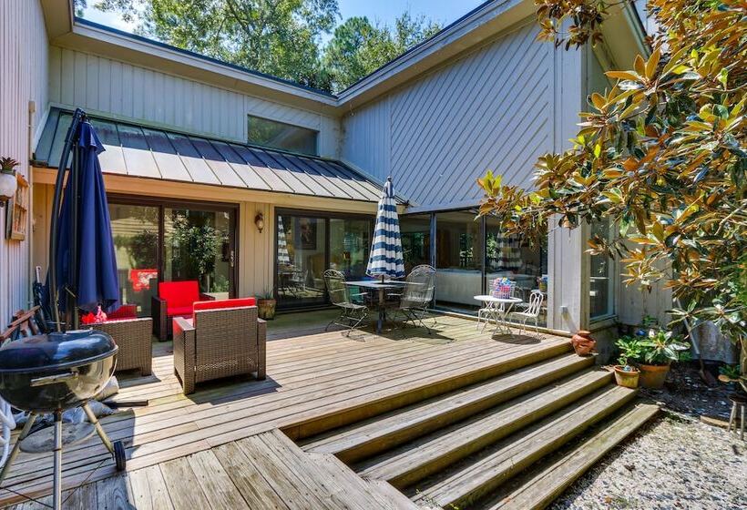 2 Mi To Beach: Hilton Head Home W/ Furnished Deck