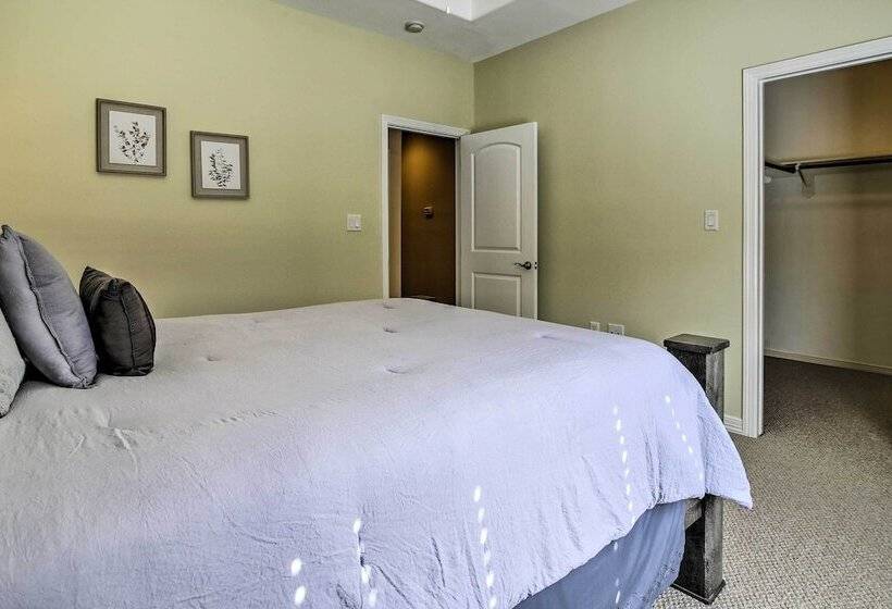 Bright Laguna Vista Home W/ Community Pool!