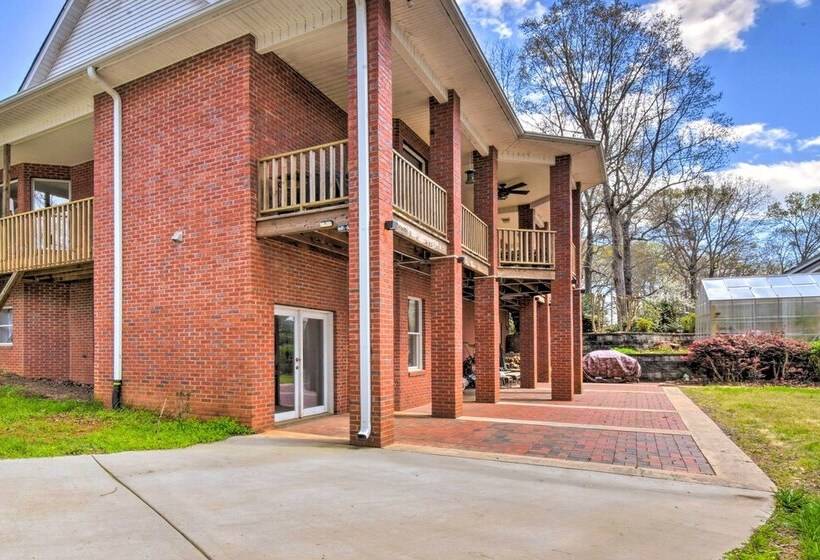 Bright Oasis On Lake Hartwell W/ Boat Dock!