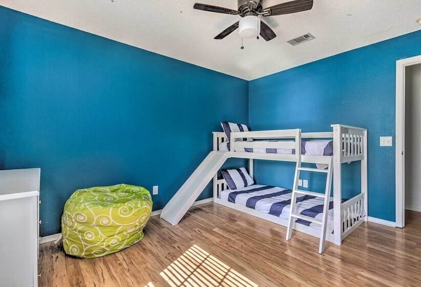 Bright Pensacola Home W/ Yard ~ 6 Mi To Beach