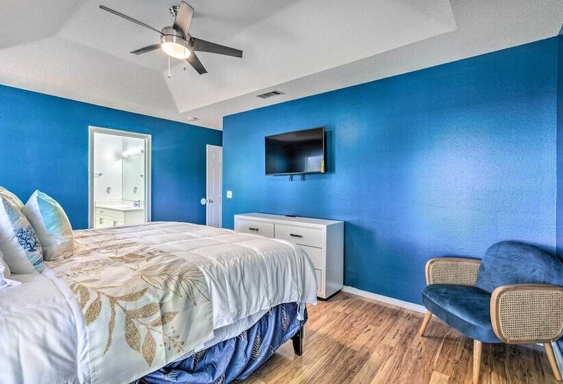 Bright Pensacola Home W/ Yard ~ 6 Mi To Beach