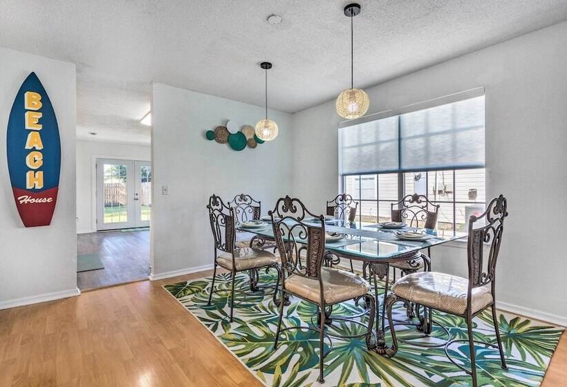 Bright Pensacola Home W/ Yard ~ 6 Mi To Beach