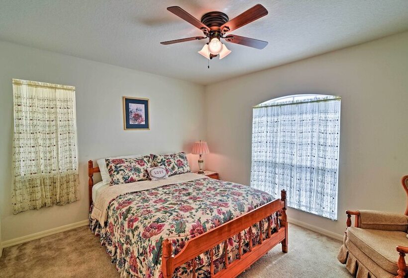 Bright Spring Hill Home: 5 Mi To Weeki Wachee Park
