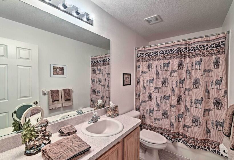 Bright Spring Hill Home: 5 Mi To Weeki Wachee Park