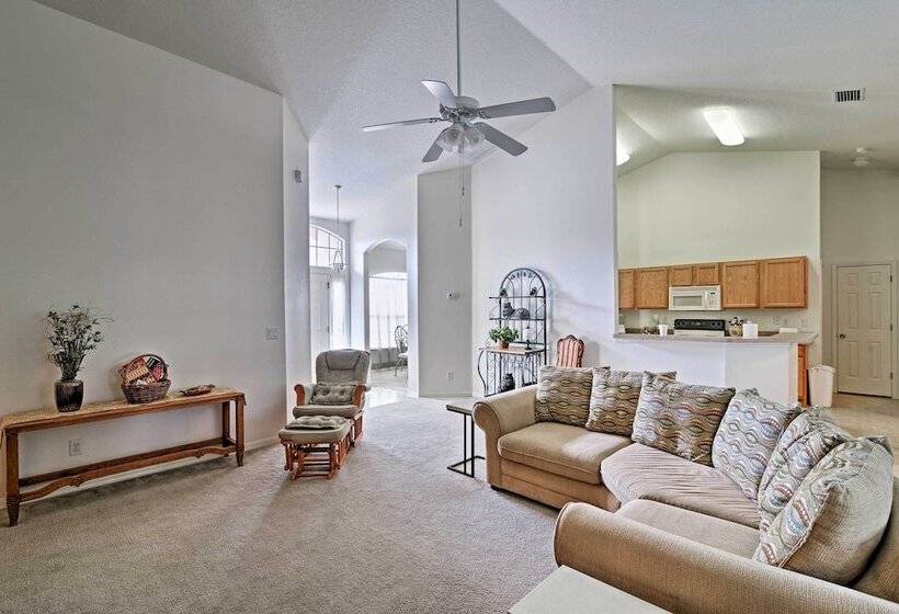 Bright Spring Hill Home: 5 Mi To Weeki Wachee Park