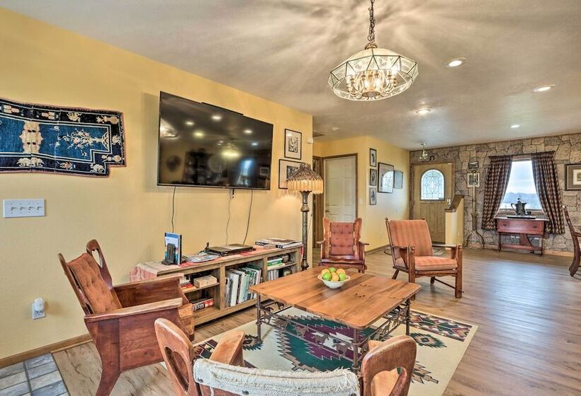 Missouri Getaway W/ Pasture Views & Patio!