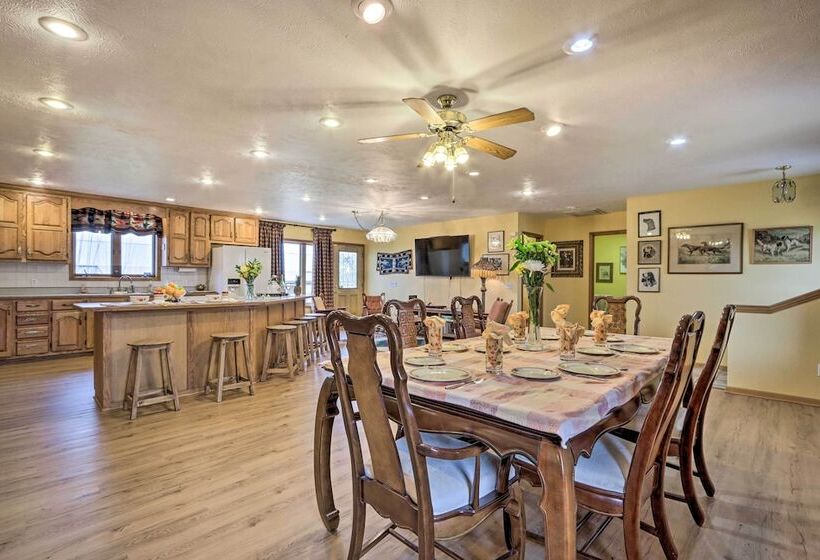 Missouri Getaway W/ Pasture Views & Patio!