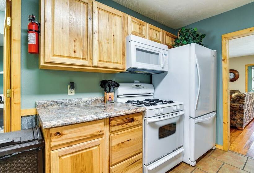 Bull Shoals Lake Home W/ Porch   Steps To Water!