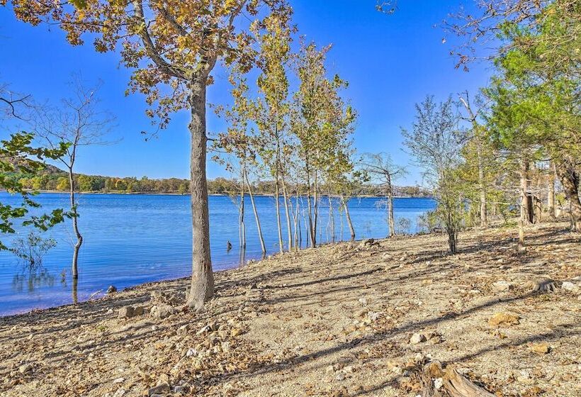 Cabin On Table Rock Lake W/ Hot Tub & Fire Pit!