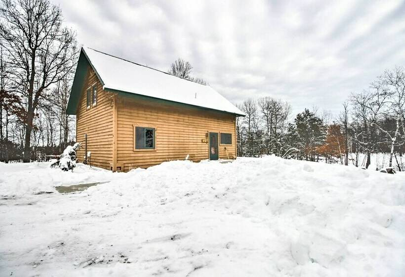 Cabin W/ Fireplace < 1 Mile To Lakes + Golf