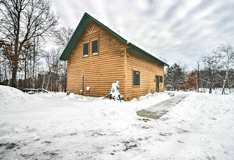 Cabin W/ Fireplace < 1 Mile To Lakes + Golf