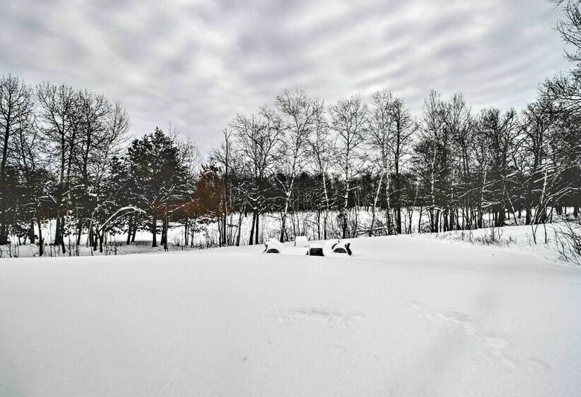 Cabin W/ Fireplace < 1 Mile To Lakes + Golf