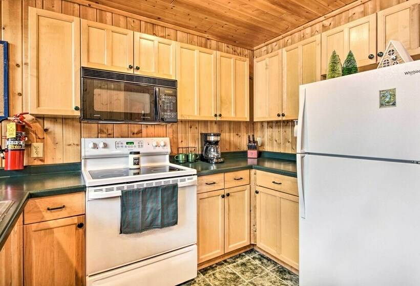 Cabin W/ Fireplace < 1 Mile To Lakes + Golf