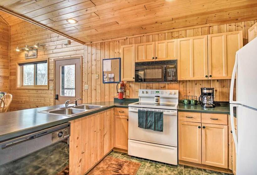 Cabin W/ Fireplace < 1 Mile To Lakes + Golf