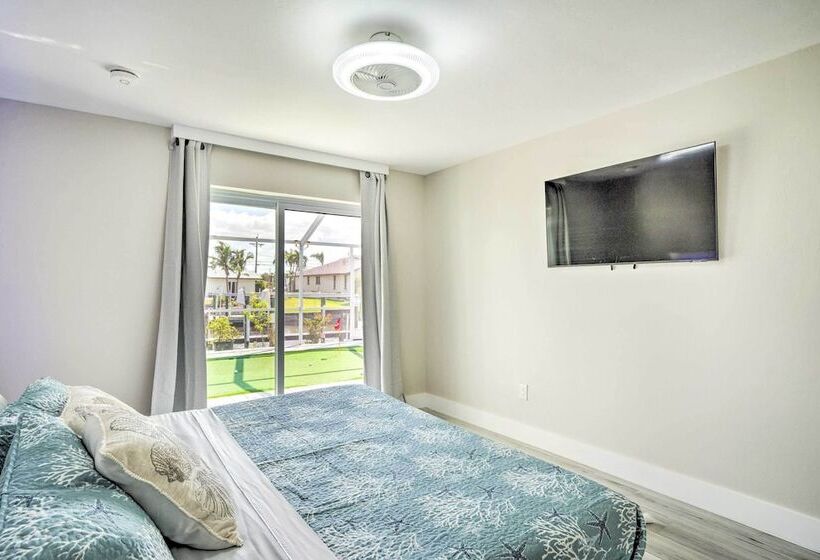 Outdoor Entertainment Oasis: Cape Coral Home