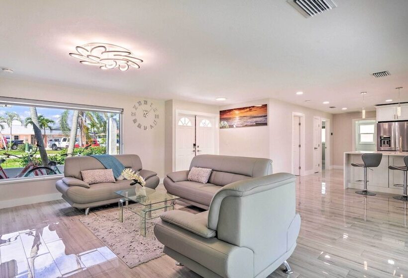 Outdoor Entertainment Oasis: Cape Coral Home