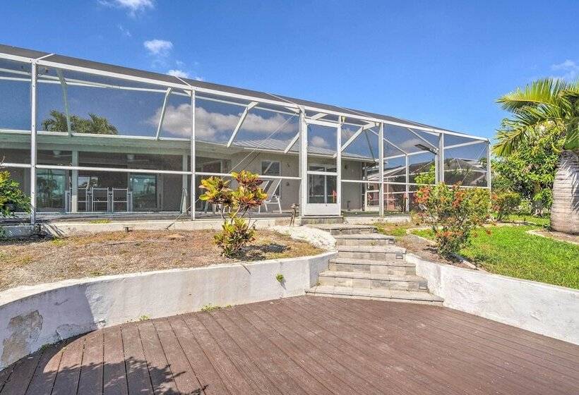 Outdoor Entertainment Oasis: Cape Coral Home