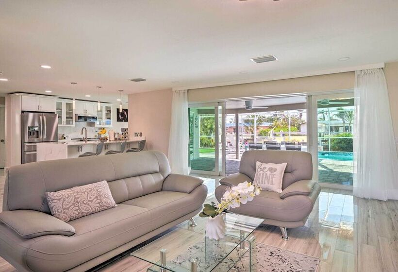 Outdoor Entertainment Oasis: Cape Coral Home