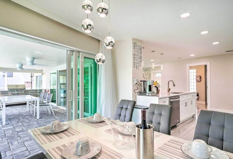 Outdoor Entertainment Oasis: Cape Coral Home