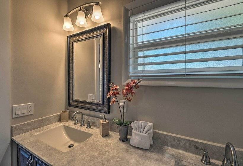 Canal Front Siesta Key Home: Heated Pool & Privacy