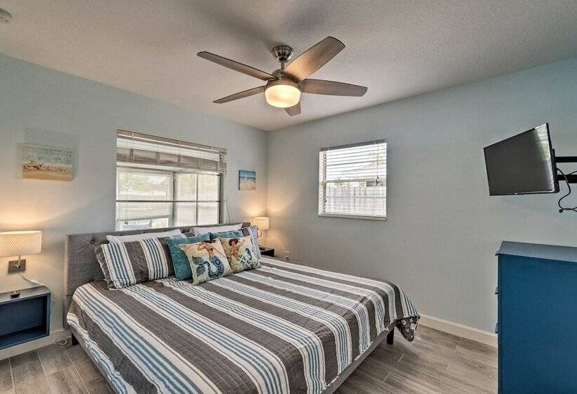 Canalfront Bradenton Home W/ Dock & Pool!