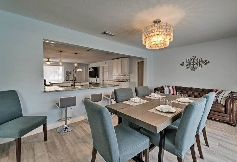 Canalfront Bradenton Home W/ Dock & Pool!