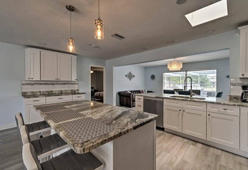 Canalfront Bradenton Home W/ Dock & Pool!