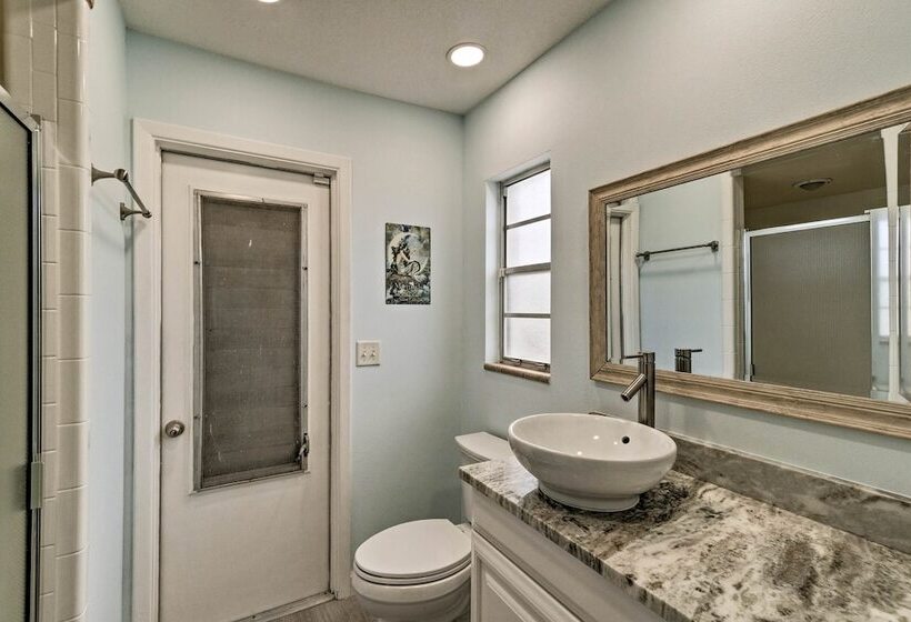 Canalfront Bradenton Home W/ Dock & Pool!