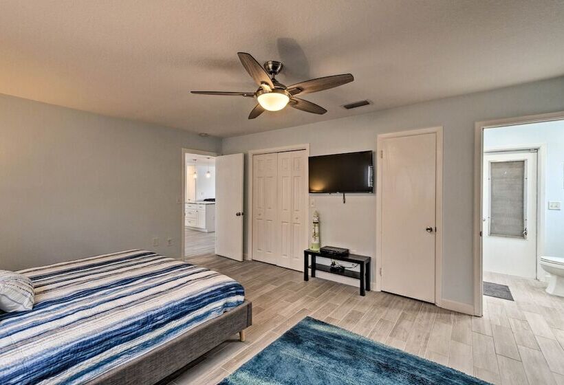 Canalfront Bradenton Home W/ Dock & Pool!