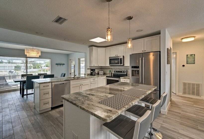 Canalfront Bradenton Home W/ Dock & Pool!