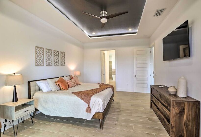 Private Pool: Canalfront Home In Cape Coral