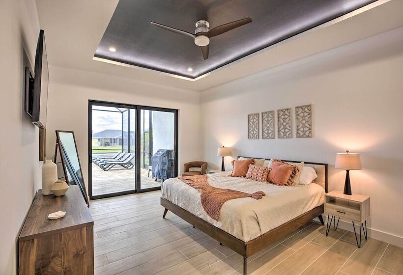 Private Pool: Canalfront Home In Cape Coral