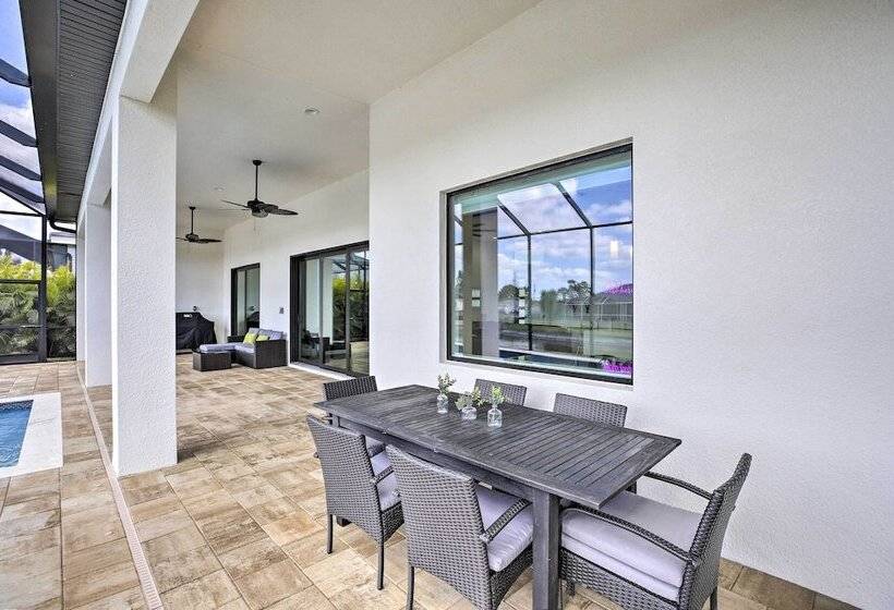 Private Pool: Canalfront Home In Cape Coral