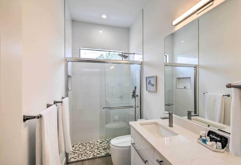 Private Pool: Canalfront Home In Cape Coral