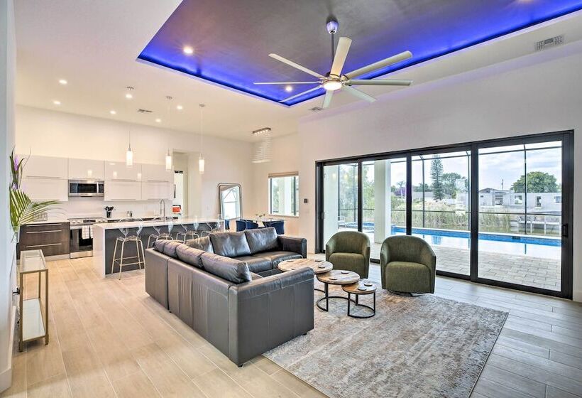 Private Pool: Canalfront Home In Cape Coral