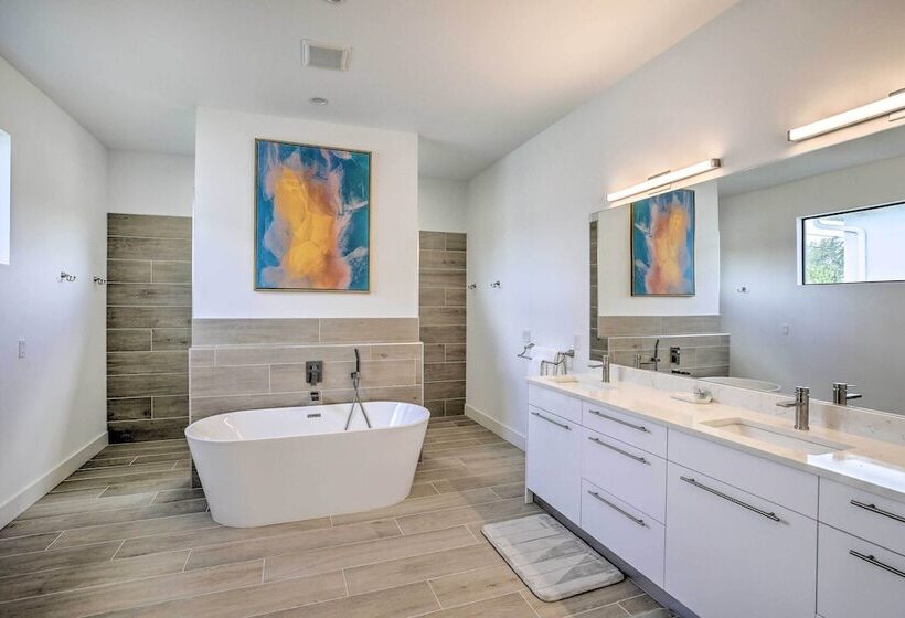 Private Pool: Canalfront Home In Cape Coral