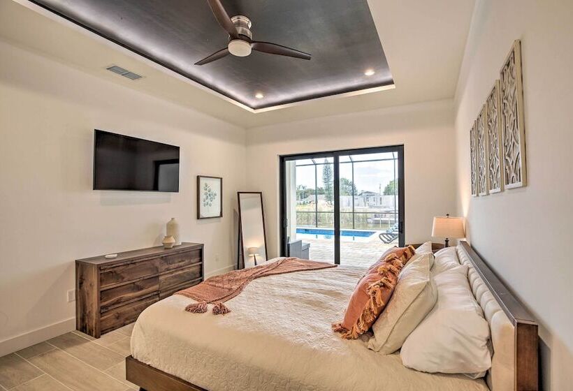 Private Pool: Canalfront Home In Cape Coral