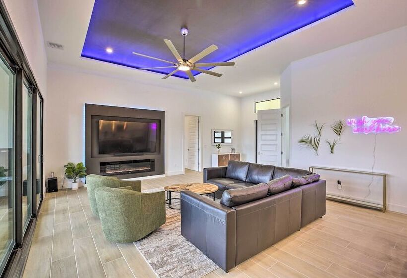 Private Pool: Canalfront Home In Cape Coral