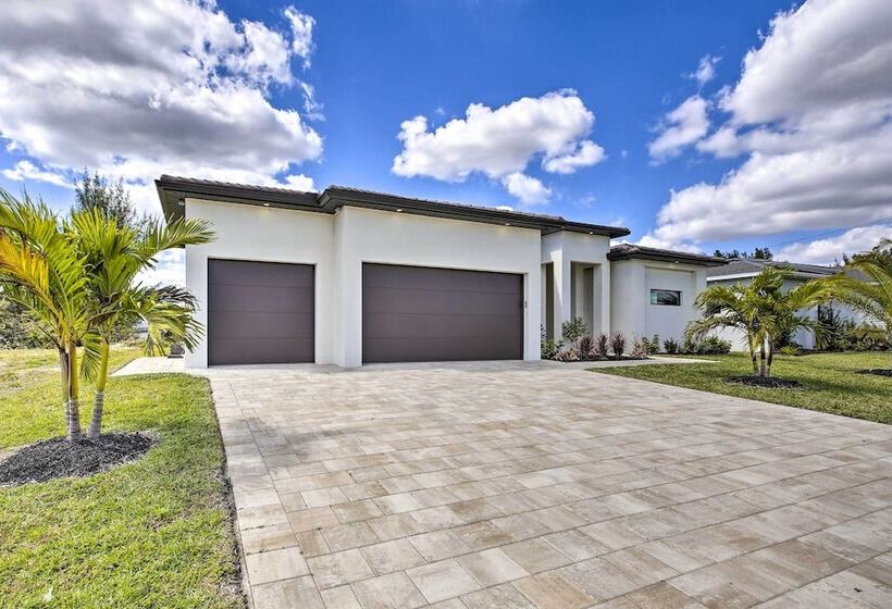 Private Pool: Canalfront Home In Cape Coral
