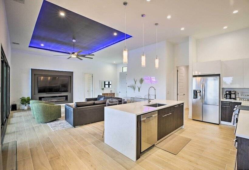 Private Pool: Canalfront Home In Cape Coral