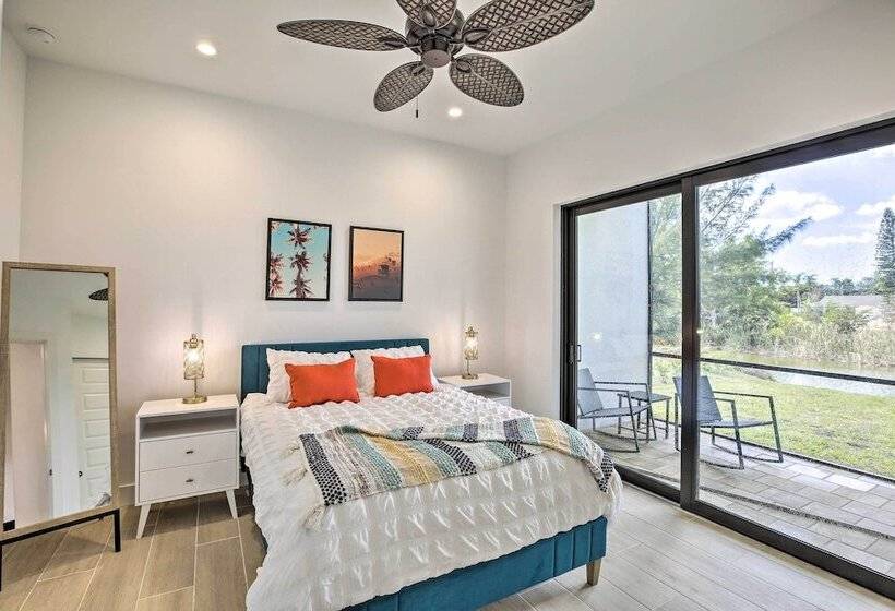 Private Pool: Canalfront Home In Cape Coral