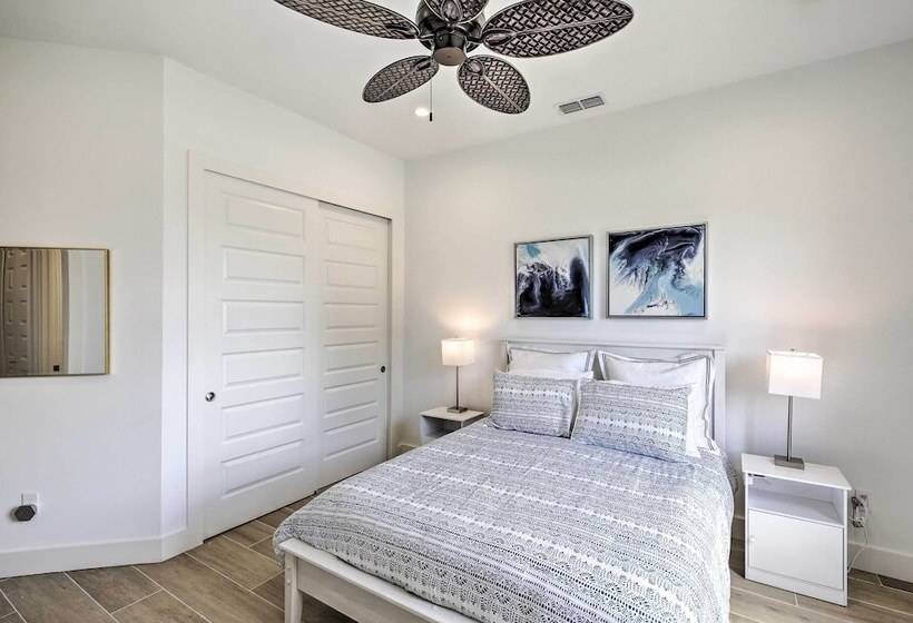 Private Pool: Canalfront Home In Cape Coral