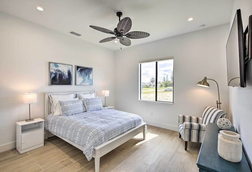 Private Pool: Canalfront Home In Cape Coral