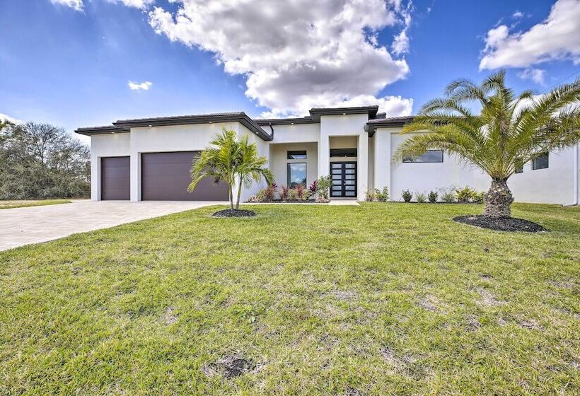 Private Pool: Canalfront Home In Cape Coral