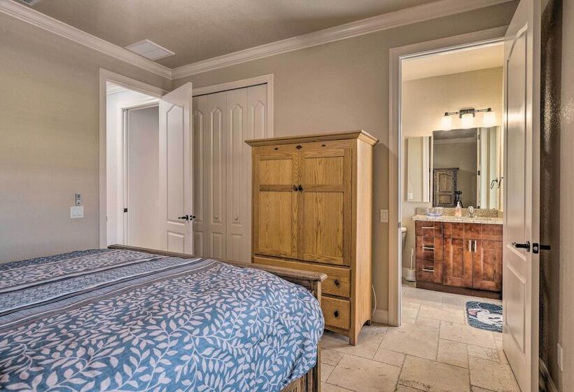 Private Pool & Grill: Canalfront Cape Coral Home