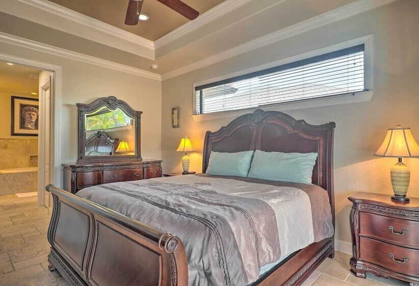 Private Pool & Grill: Canalfront Cape Coral Home