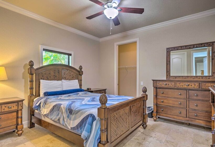 Private Pool & Grill: Canalfront Cape Coral Home