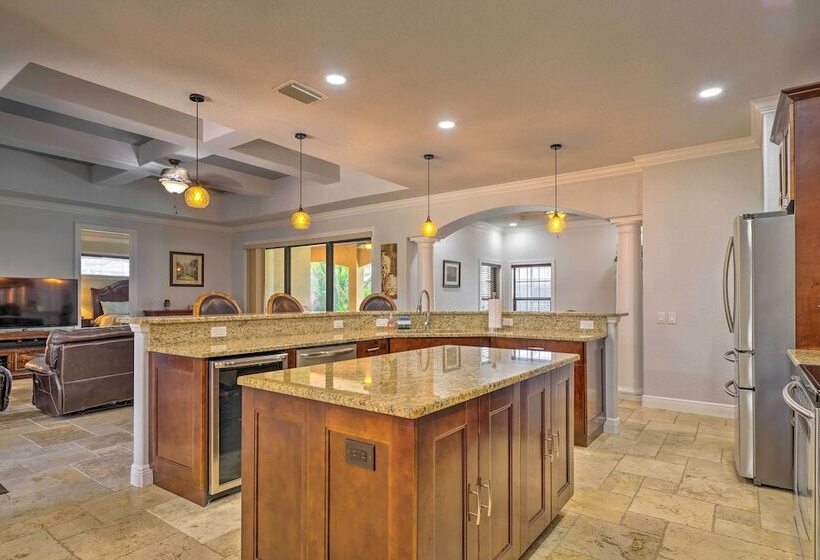 Private Pool & Grill: Canalfront Cape Coral Home